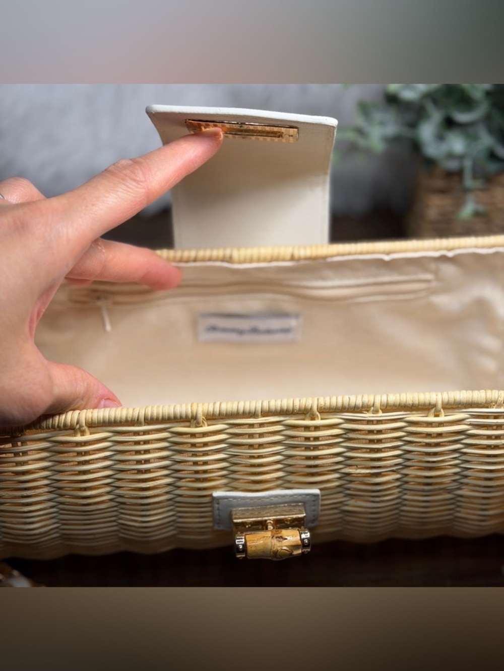 Tommy Bahama Woven Summer Bag - Picture 4 of 8